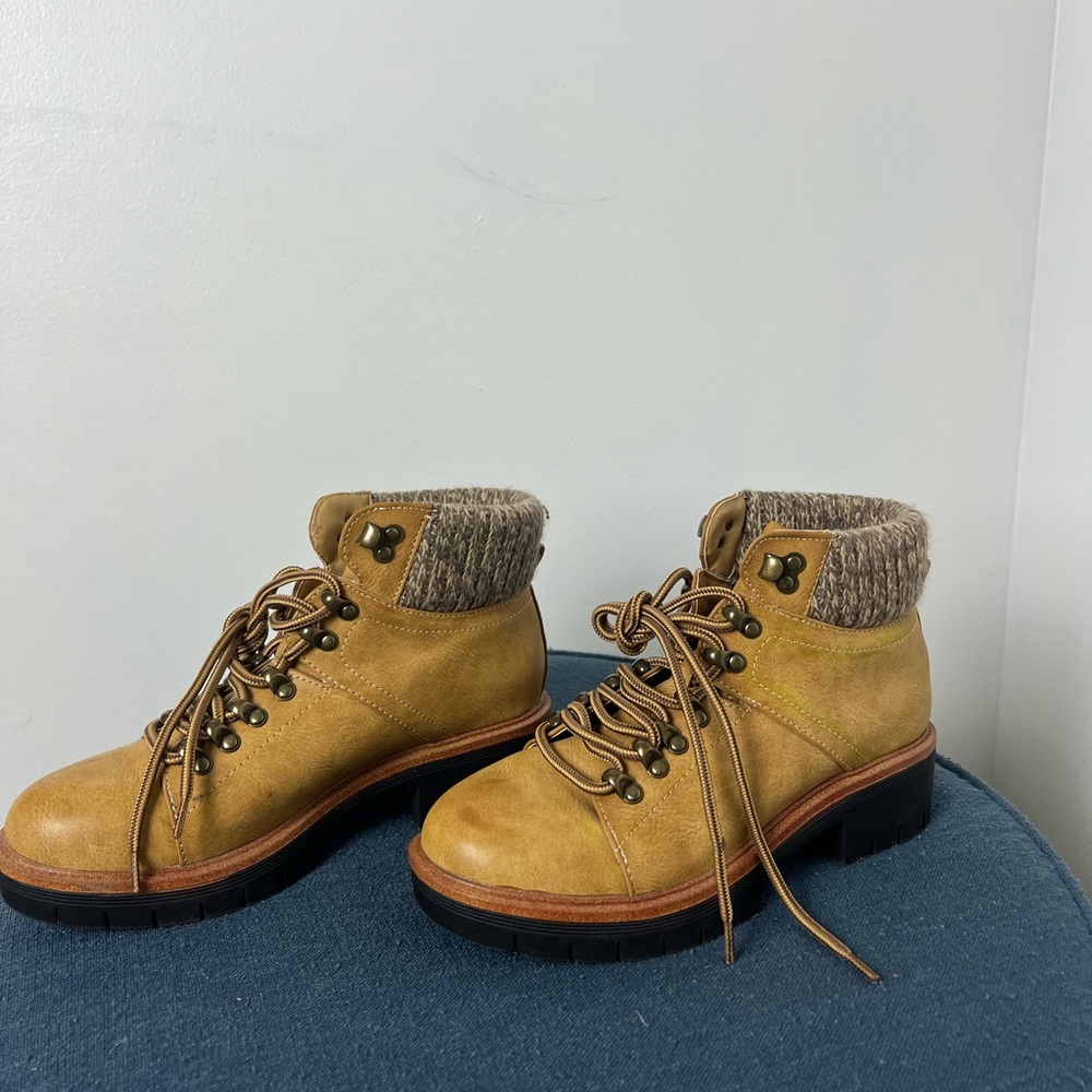 MIA Girls Tan Boots with Knit Cuff - Picture 4 of 7
